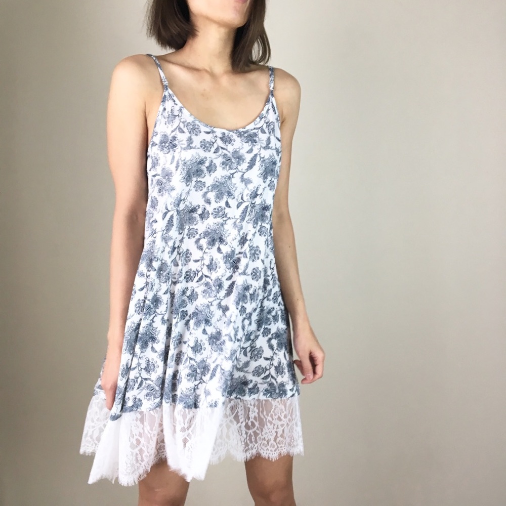 LAST 1 ! Floral Lace Dress WHITE BLUE - Picture 2 of 6